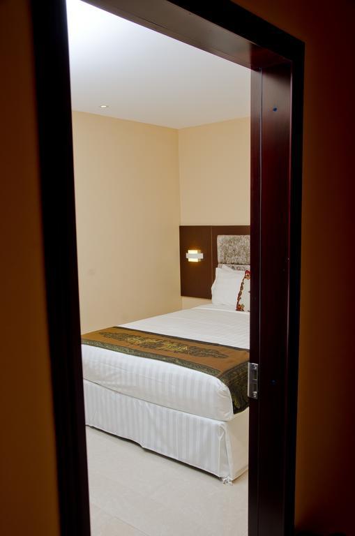Grand Diamond Hotel Trinidad Piarco Exterior foto
